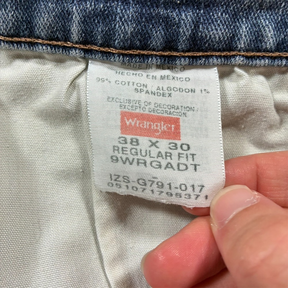 Wrangler Mens Straight Leg Jeans 38x30 Regular Fit Light Wash Denim Mid Rise - Picture 3 of 12